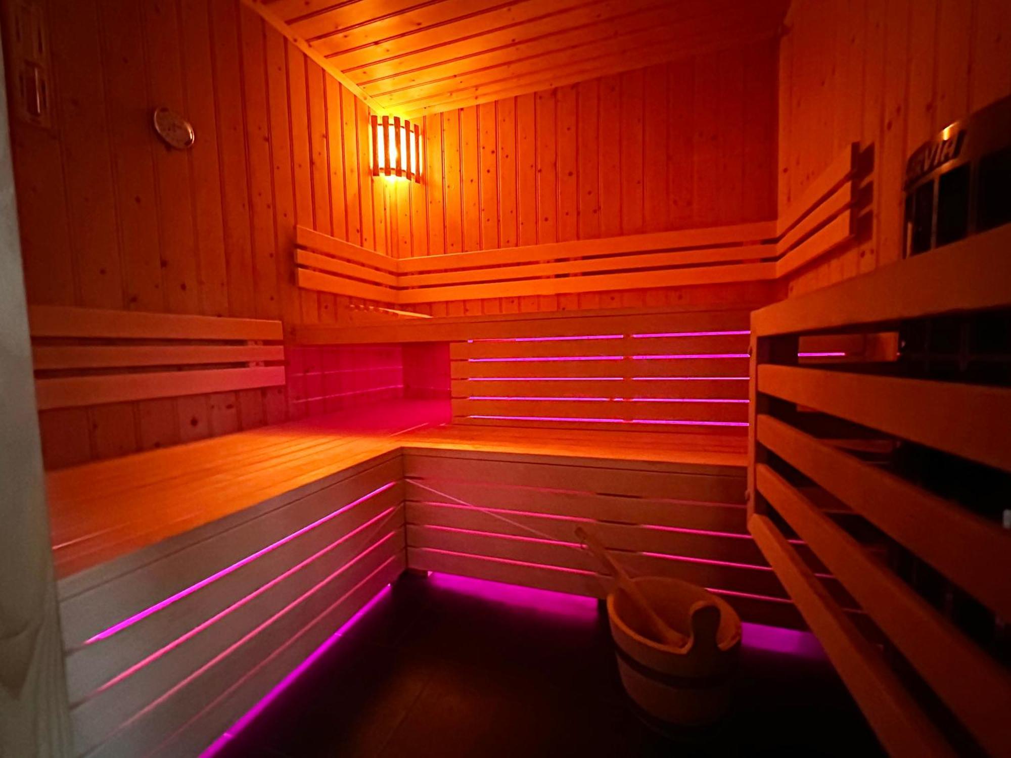 Wellness Tuin - Ultieme Partner Beleving - St Hubertus Suite Met Jacuzzi ,Openhaard, Prive Hottub En Prive Sauna In Jachthut Stijl Horst Exteriör bild
