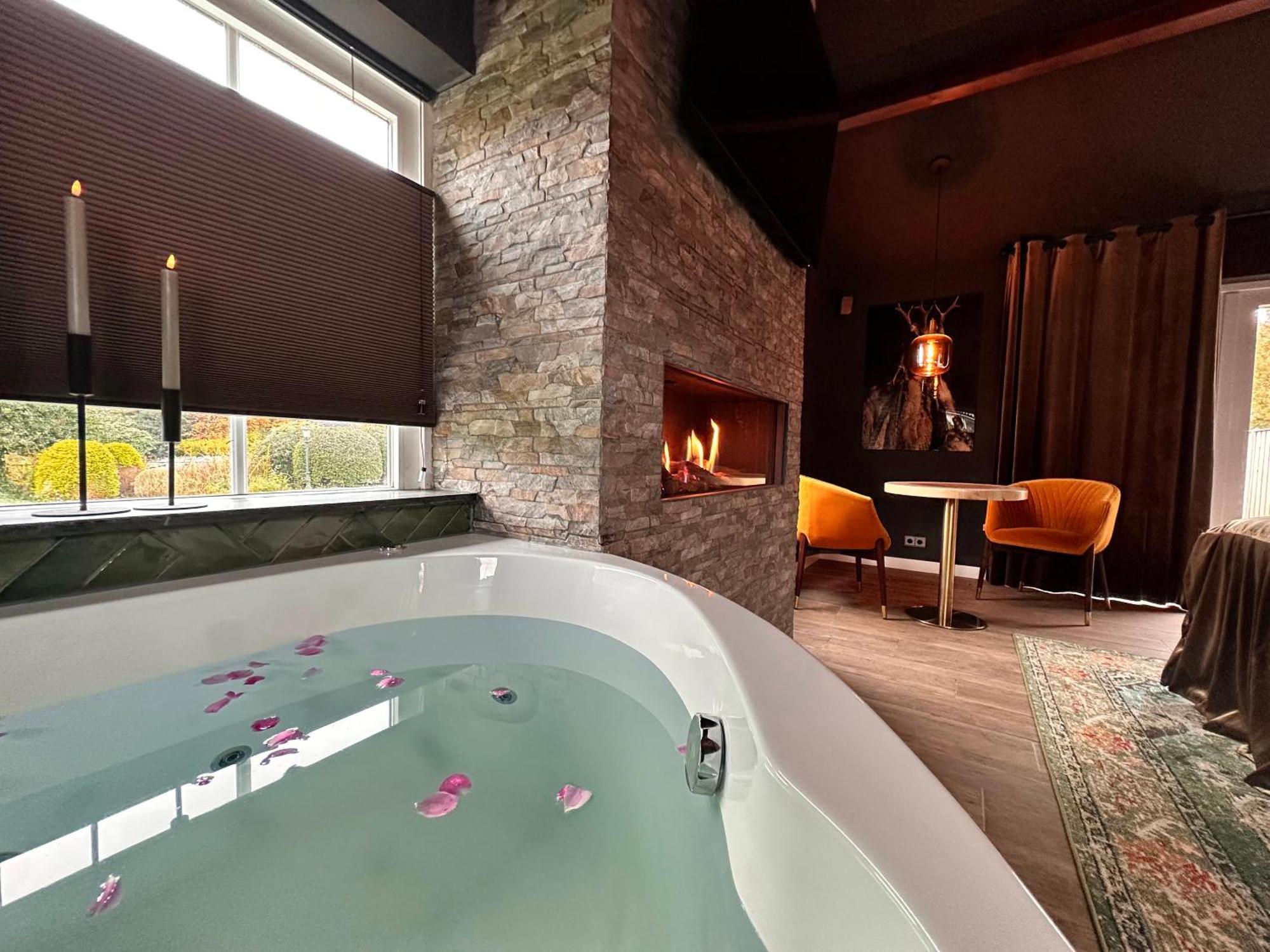 Wellness Tuin - Ultieme Partner Beleving - St Hubertus Suite Met Jacuzzi ,Openhaard, Prive Hottub En Prive Sauna In Jachthut Stijl Horst Exteriör bild