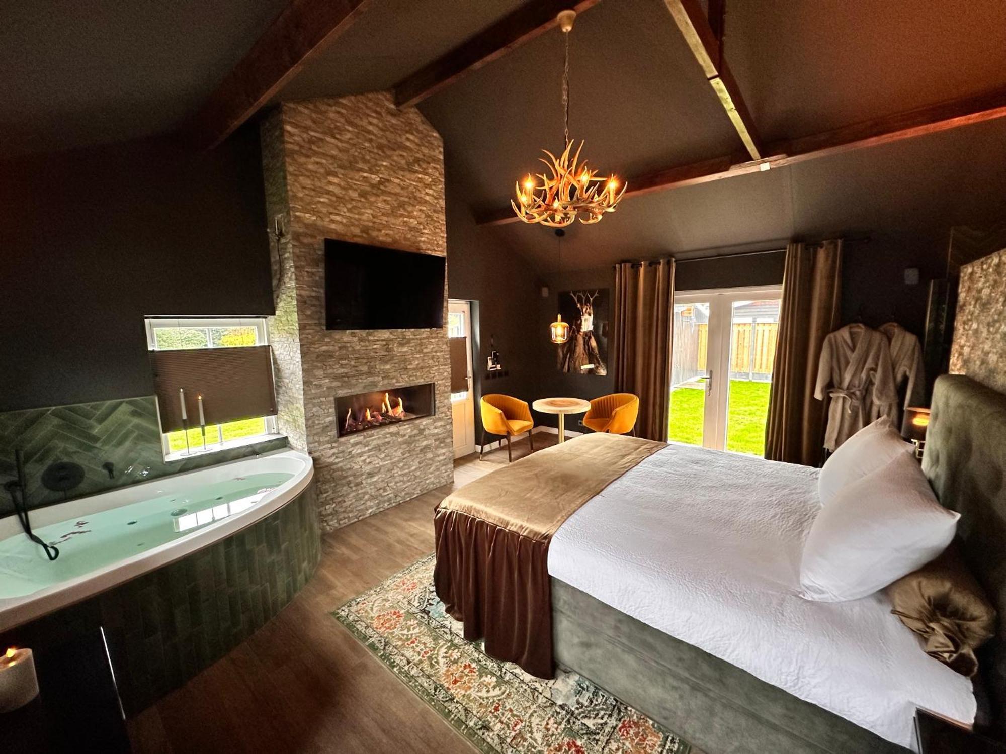 Wellness Tuin - Ultieme Partner Beleving - St Hubertus Suite Met Jacuzzi ,Openhaard, Prive Hottub En Prive Sauna In Jachthut Stijl Horst Exteriör bild