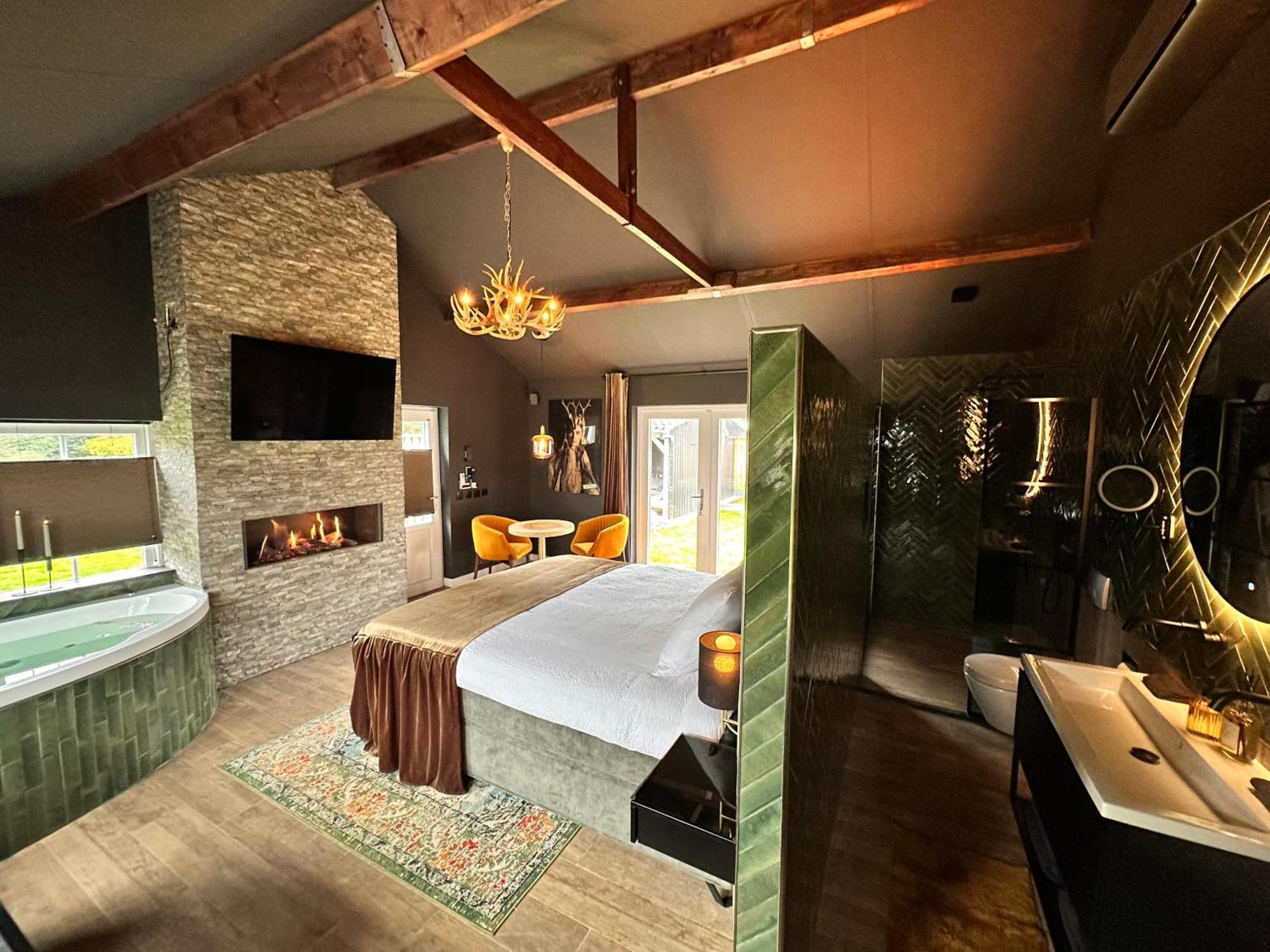 Wellness Tuin - Ultieme Partner Beleving - St Hubertus Suite Met Jacuzzi ,Openhaard, Prive Hottub En Prive Sauna In Jachthut Stijl Horst Exteriör bild