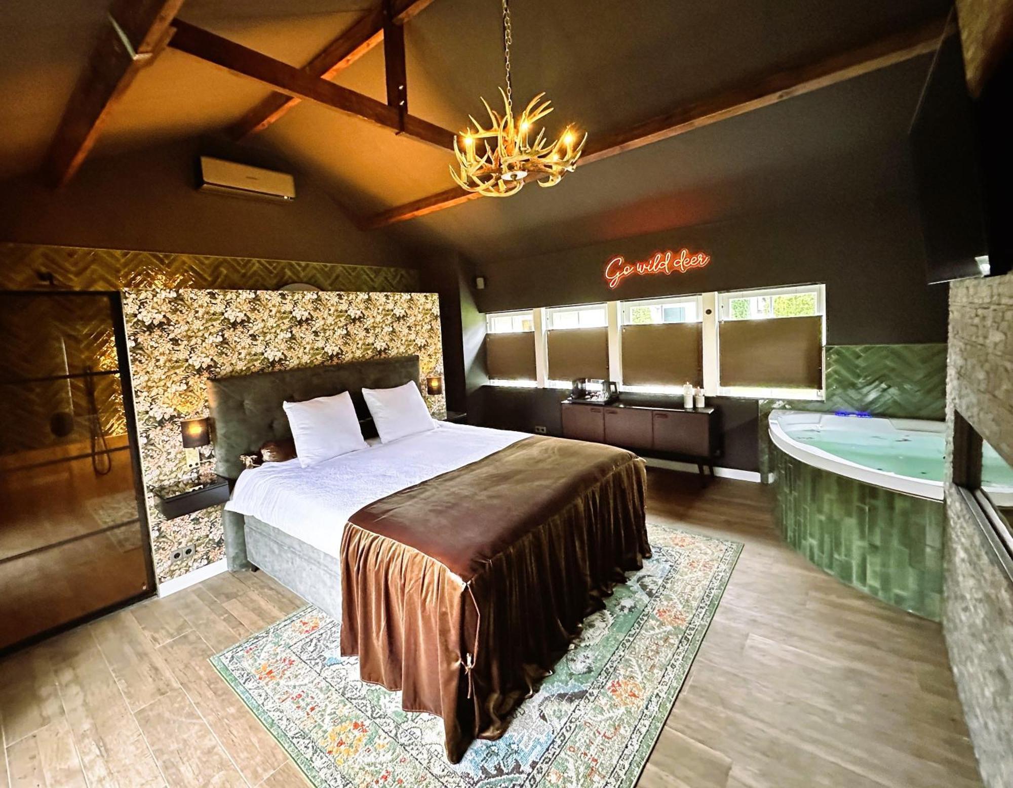 Wellness Tuin - Ultieme Partner Beleving - St Hubertus Suite Met Jacuzzi ,Openhaard, Prive Hottub En Prive Sauna In Jachthut Stijl Horst Exteriör bild